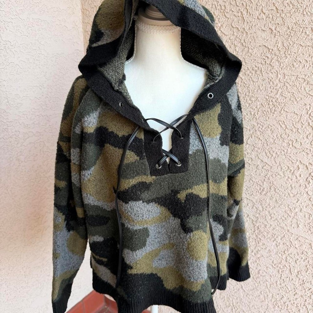 Camo hooded sweater with lace up front